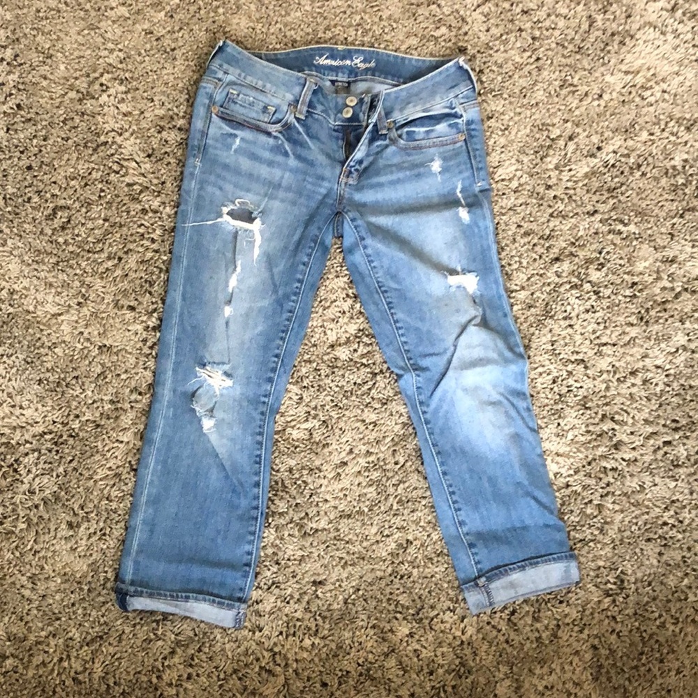 American Eagle distressed Capri denim